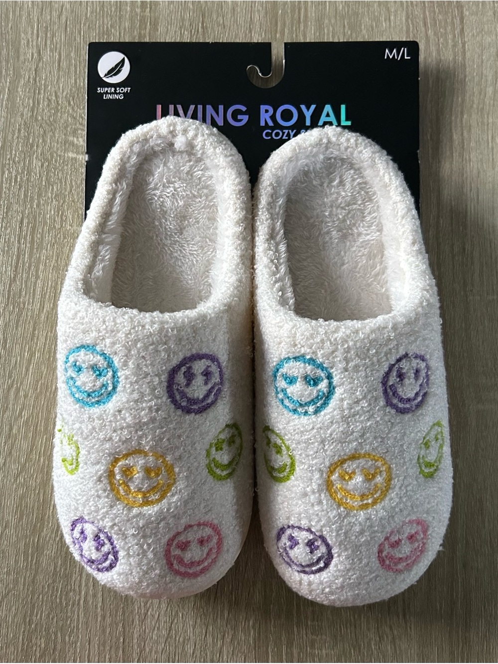 NWT … LIVING ROYAL “Size: M/L” Cozy Smiley Slippers